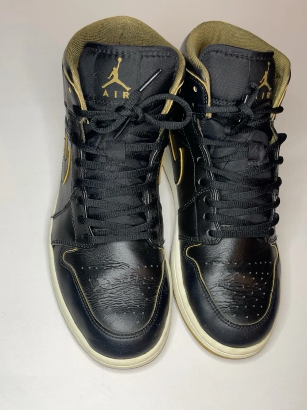 Nike Air Jordan 1 Mid Black Gold Men’s Size 9.5